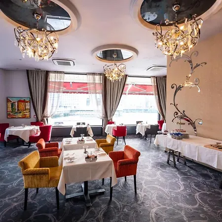 The Ambassador 4*