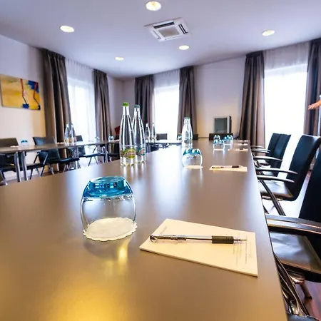 Hotel The Ambassador 4*