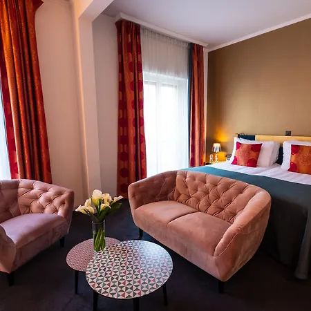 Hotel The Ambassador